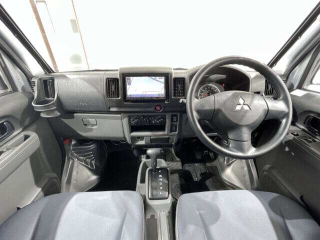 2014 MITSUBISHI MINICAB VAN