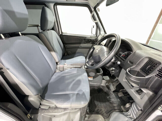 2014 MITSUBISHI MINICAB VAN