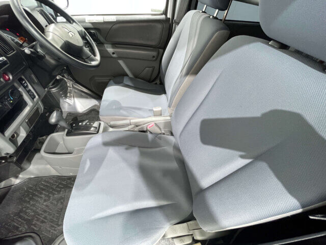 2014 MITSUBISHI MINICAB VAN