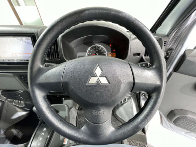 2014 MITSUBISHI MINICAB VAN