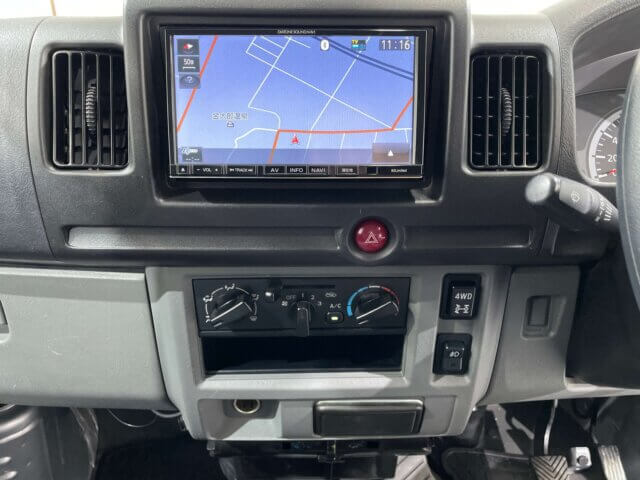 2014 MITSUBISHI MINICAB VAN