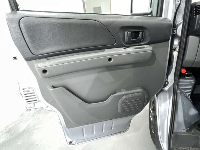 2014 MITSUBISHI MINICAB VAN