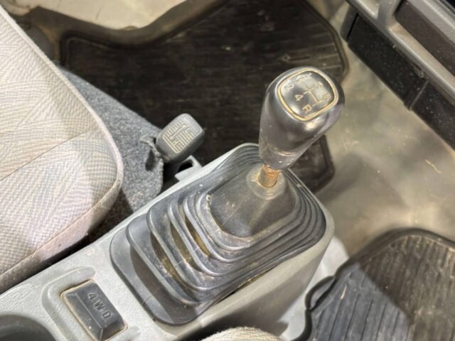 2000 MITSUBISHI MINICAB TRUCK