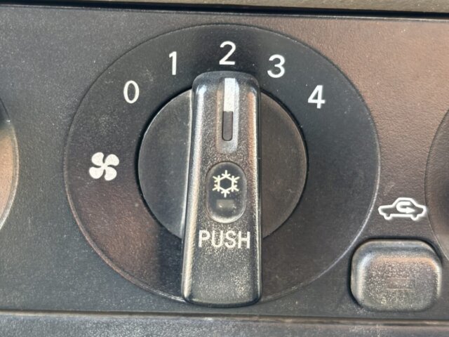 1999 MITSUBISHI MINICAB TRUCK