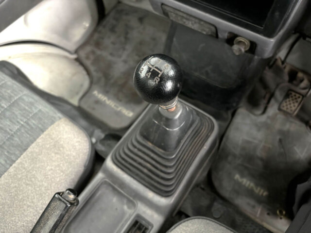 1998 MITSUBISHI MINICAB TRUCK