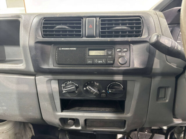 2000 MITSUBISHI MINICAB TRUCK