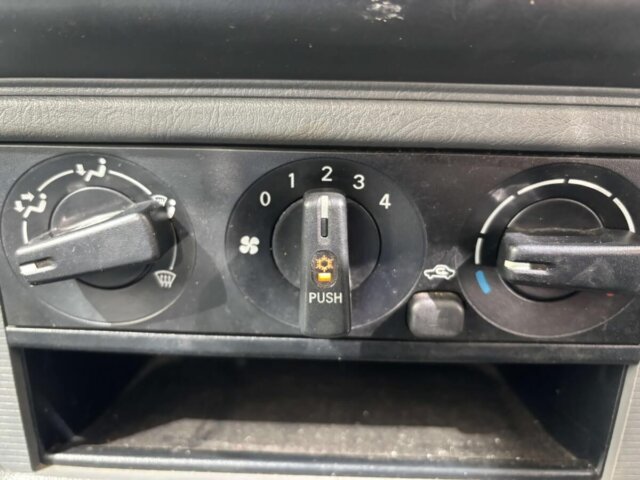 2000 MITSUBISHI MINICAB TRUCK