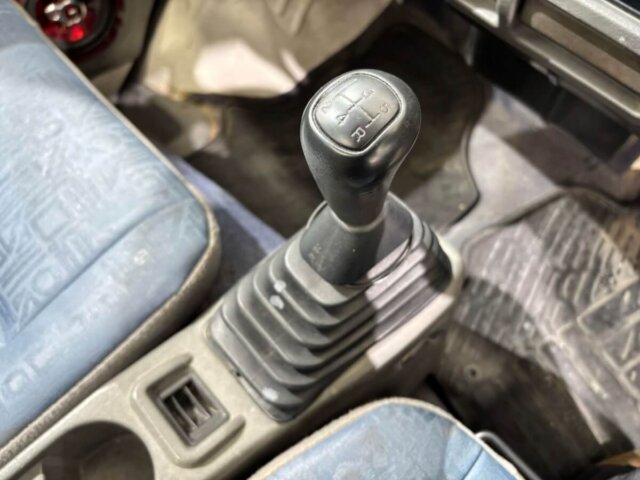 2000 MITSUBISHI MINICAB TRUCK