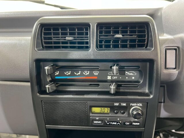 1998 MITSUBISHI MINICAB VAN