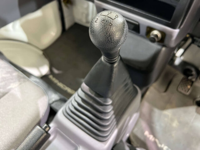 1998 MITSUBISHI MINICAB VAN