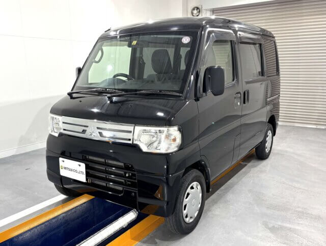 2013 MITSUBISHI MINICAB VAN