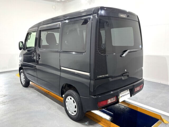 2013 MITSUBISHI MINICAB VAN
