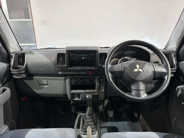 2013 MITSUBISHI MINICAB VAN