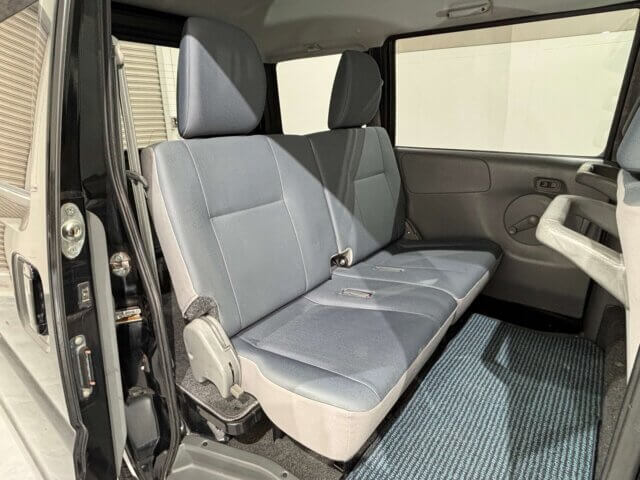 2013 MITSUBISHI MINICAB VAN