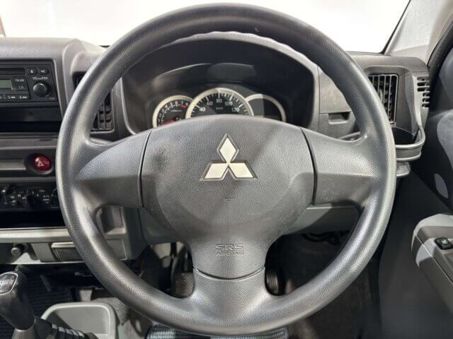 2013 MITSUBISHI MINICAB VAN