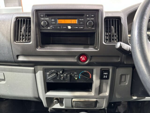 2013 MITSUBISHI MINICAB VAN