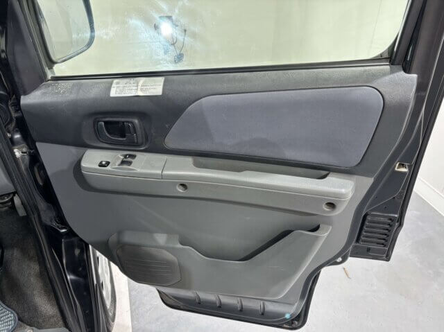 2013 MITSUBISHI MINICAB VAN