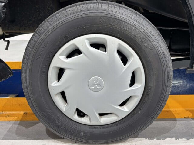 2013 MITSUBISHI MINICAB VAN