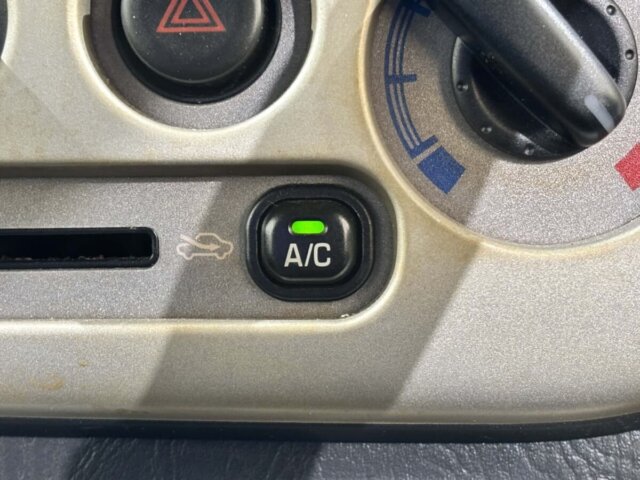 2001 DAIHATSU MIRA GINO