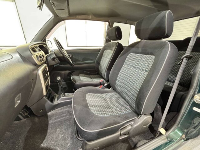 2001 DAIHATSU MIRA GINO