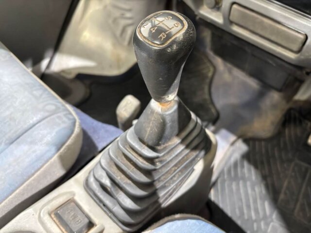 2000 MITSUBISHI MINICAB TRUCK