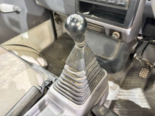 1996 MITSUBISHI MINICAB TRUCK