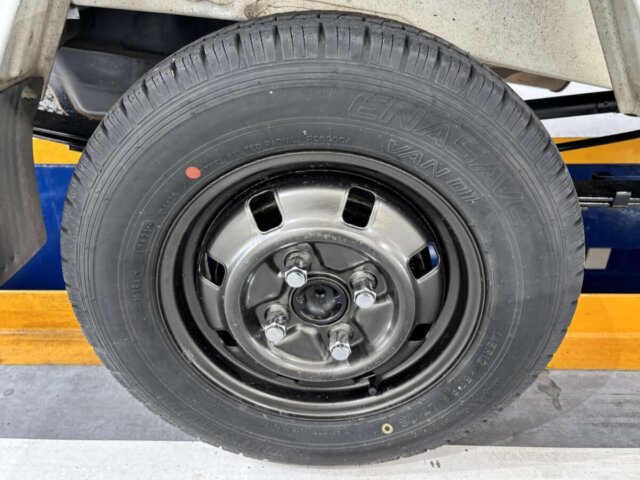 2005 MITSUBISHI MINICAB TRUCK