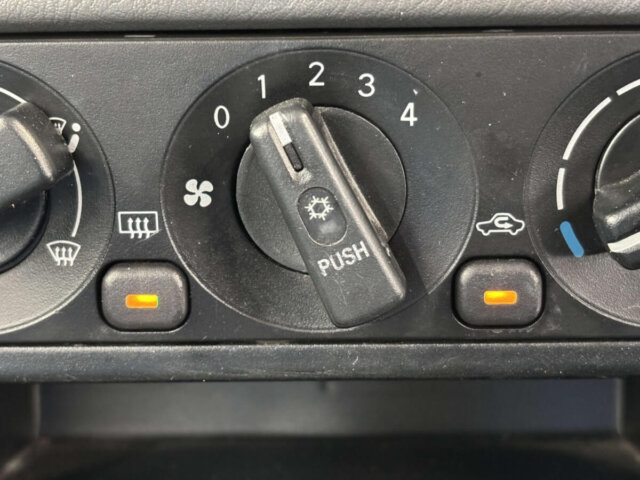 2000 MITSUBISHI TOWN BOX