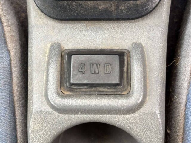 2000 MITSUBISHI MINICAB TRUCK