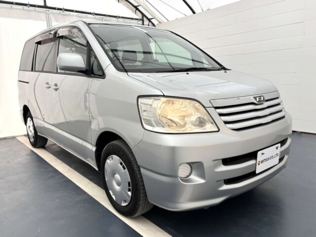 2001 TOYOTA NOAH
