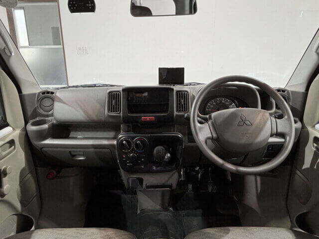 2018 MITSUBISHI MINICAB VAN