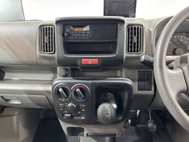 2018 MITSUBISHI MINICAB VAN