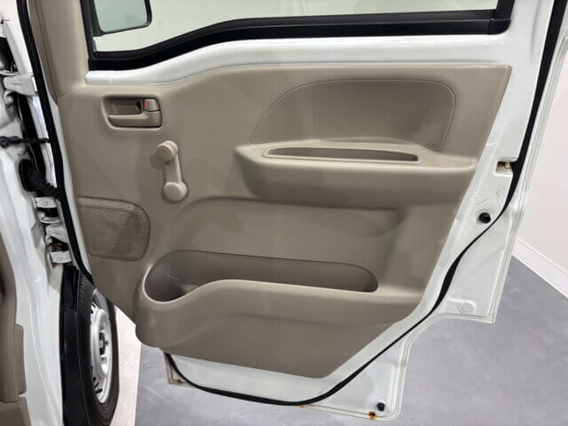 2018 MITSUBISHI MINICAB VAN