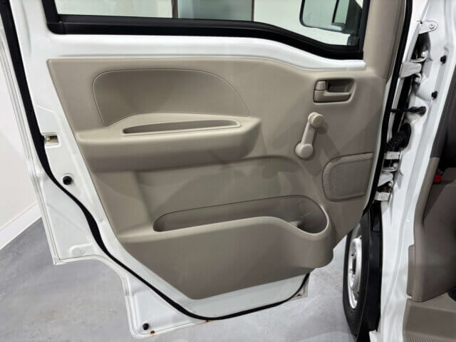 2018 MITSUBISHI MINICAB VAN