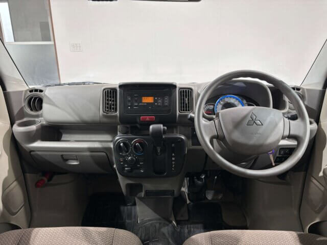 2020 MITSUBISHI MINICAB VAN