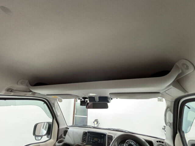 2020 MITSUBISHI MINICAB VAN