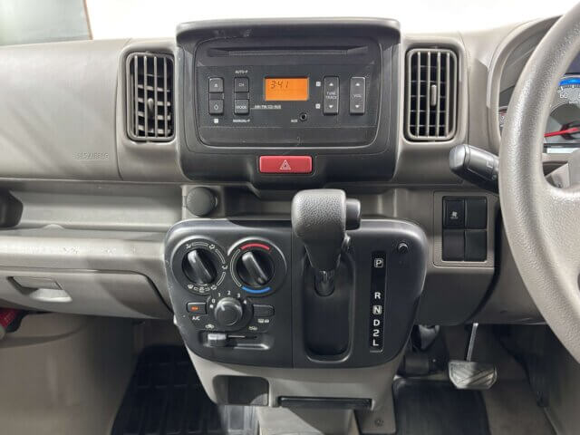 2020 MITSUBISHI MINICAB VAN