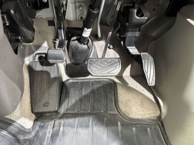 2020 MITSUBISHI MINICAB VAN
