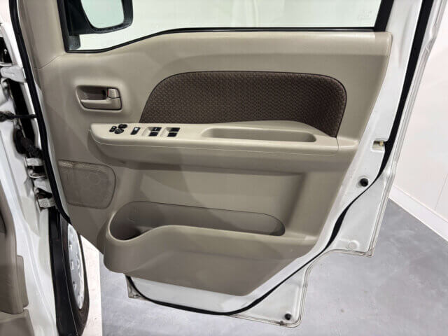 2020 MITSUBISHI MINICAB VAN