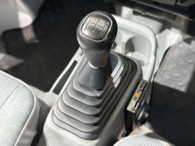 2005 NISSAN CLIPPER VAN